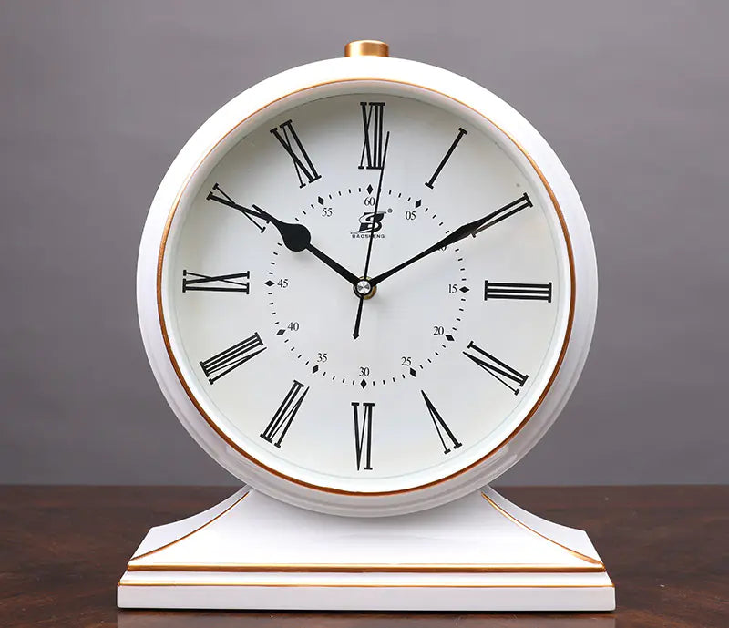 Fashionable Quartz Pendulum Desk Clock for Living Room